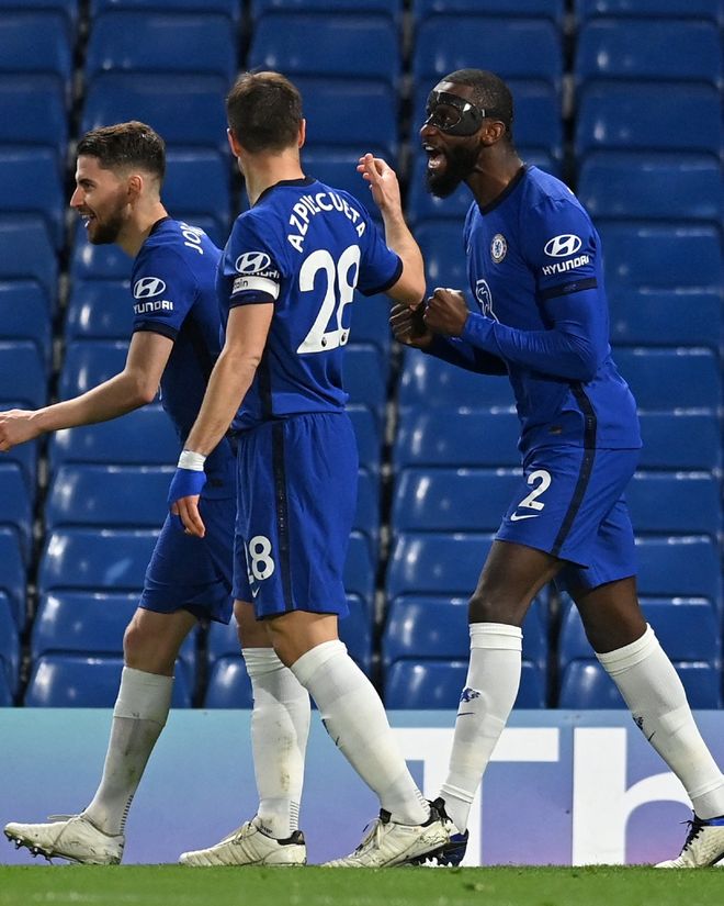 湖人险胜步行者！老詹绝杀，东契奇发力，3配角齐爆，里弗斯瑕疵