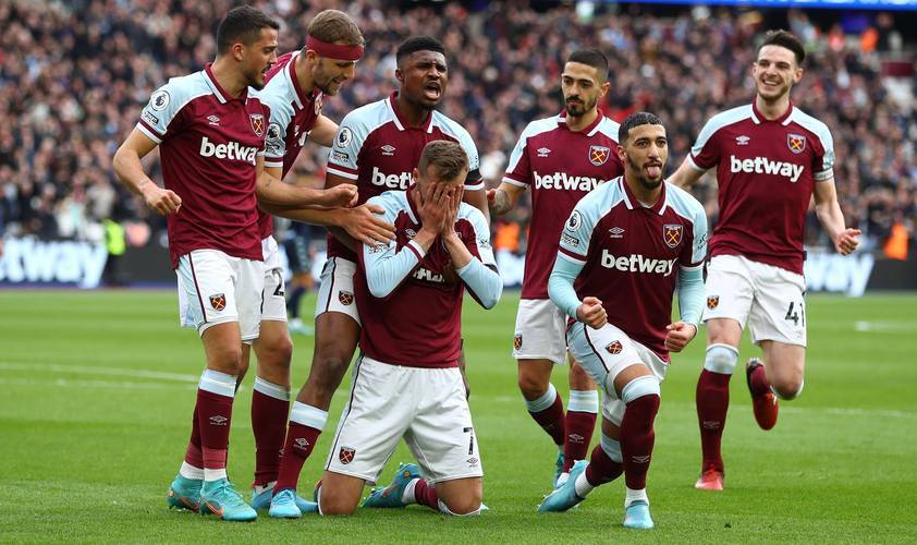 赛车——F1举行2025赛季季前测试