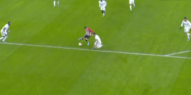 带伤狂轰29+6+6！哈登关键三连击燃爆全场，赛后温情拥抱引泪目